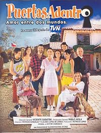 Puertas adentro poster