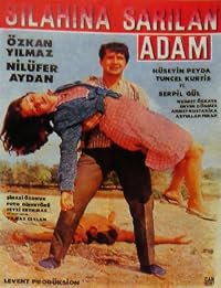 Silahina sarilan adam poster