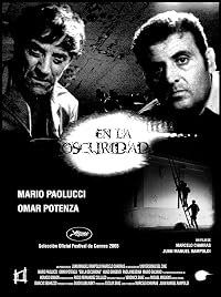 En la oscuridad poster
